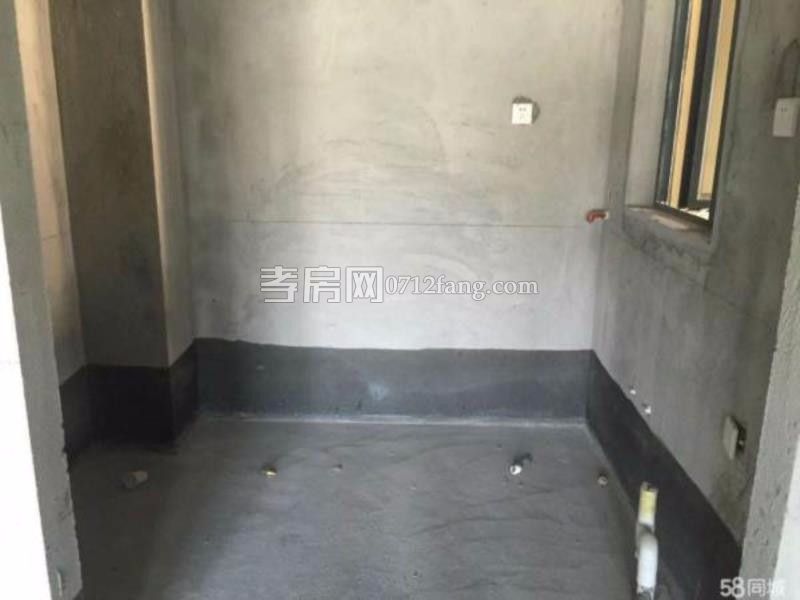 同升小區(qū)長征路上帶20平米車庫1/6樓126.4毛坯50萬