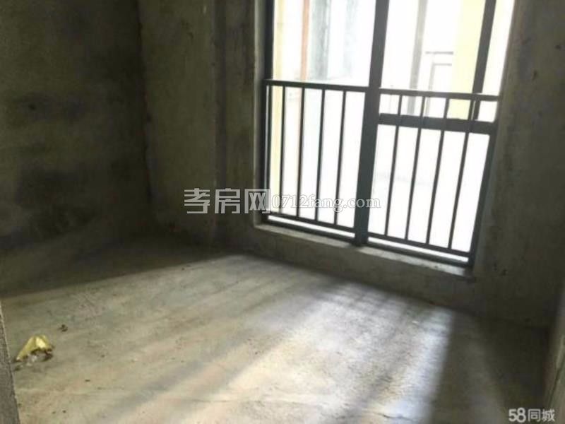 同升小區(qū)長征路上帶20平米車庫1/6樓126.4毛坯50萬