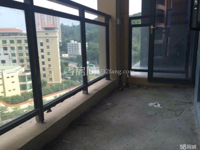 同升小區(qū)長征路上帶20平米車庫1/6樓126.4毛坯50萬