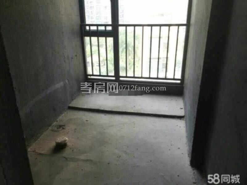 同升小區(qū)長征路上帶20平米車庫1/6樓126.4毛坯50萬