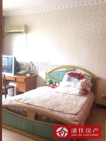 【潘佳房產(chǎn)推薦】【滿二泰陽(yáng)城二期130平米3室2廳2衛(wèi)精裝南北通透70萬(wàn)】