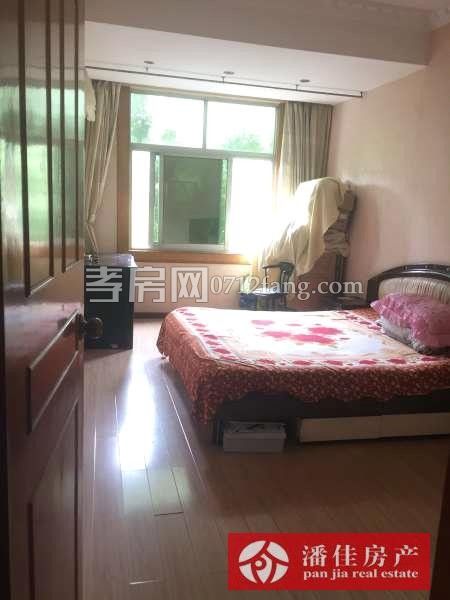 【潘佳房產(chǎn)推薦】【滿二泰陽(yáng)城二期130平米3室2廳2衛(wèi)精裝南北通透70萬(wàn)】
