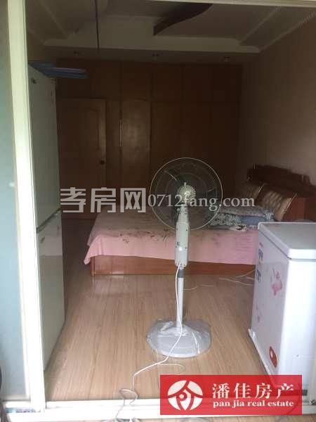 【潘佳房產(chǎn)推薦】【滿二泰陽(yáng)城二期130平米3室2廳2衛(wèi)精裝南北通透70萬(wàn)】