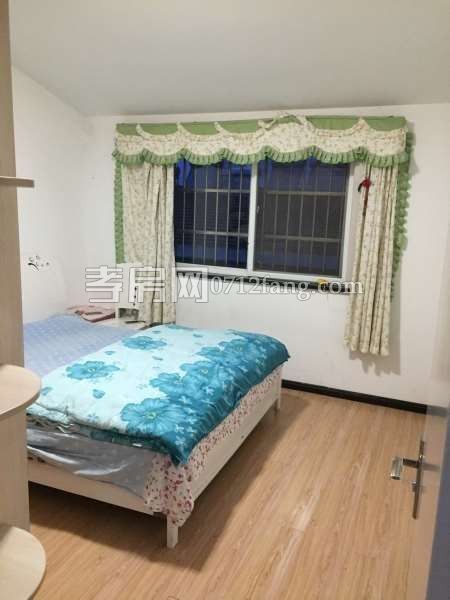 甩賣了！文昌小區(qū)6樓三居室簡(jiǎn)單裝修103平28.8萬(wàn)急售