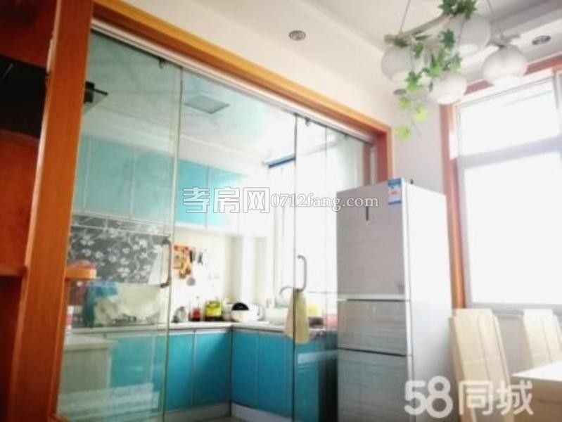 滿二精裝修寶成佳園3室2廳1衛(wèi)107平3樓