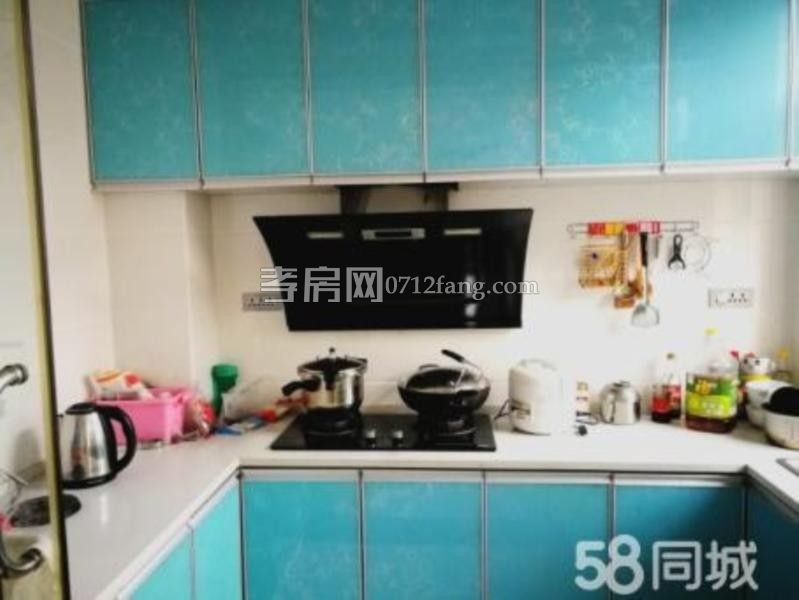 滿二精裝修寶成佳園3室2廳1衛(wèi)107平3樓