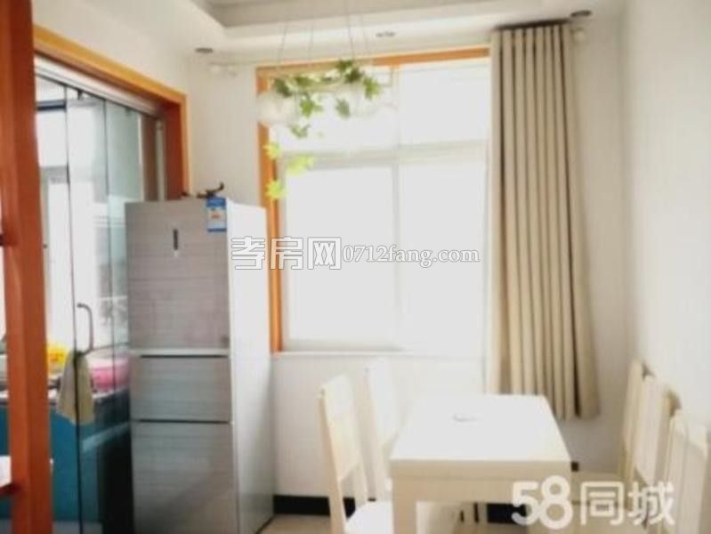 滿二精裝修寶成佳園3室2廳1衛(wèi)107平3樓