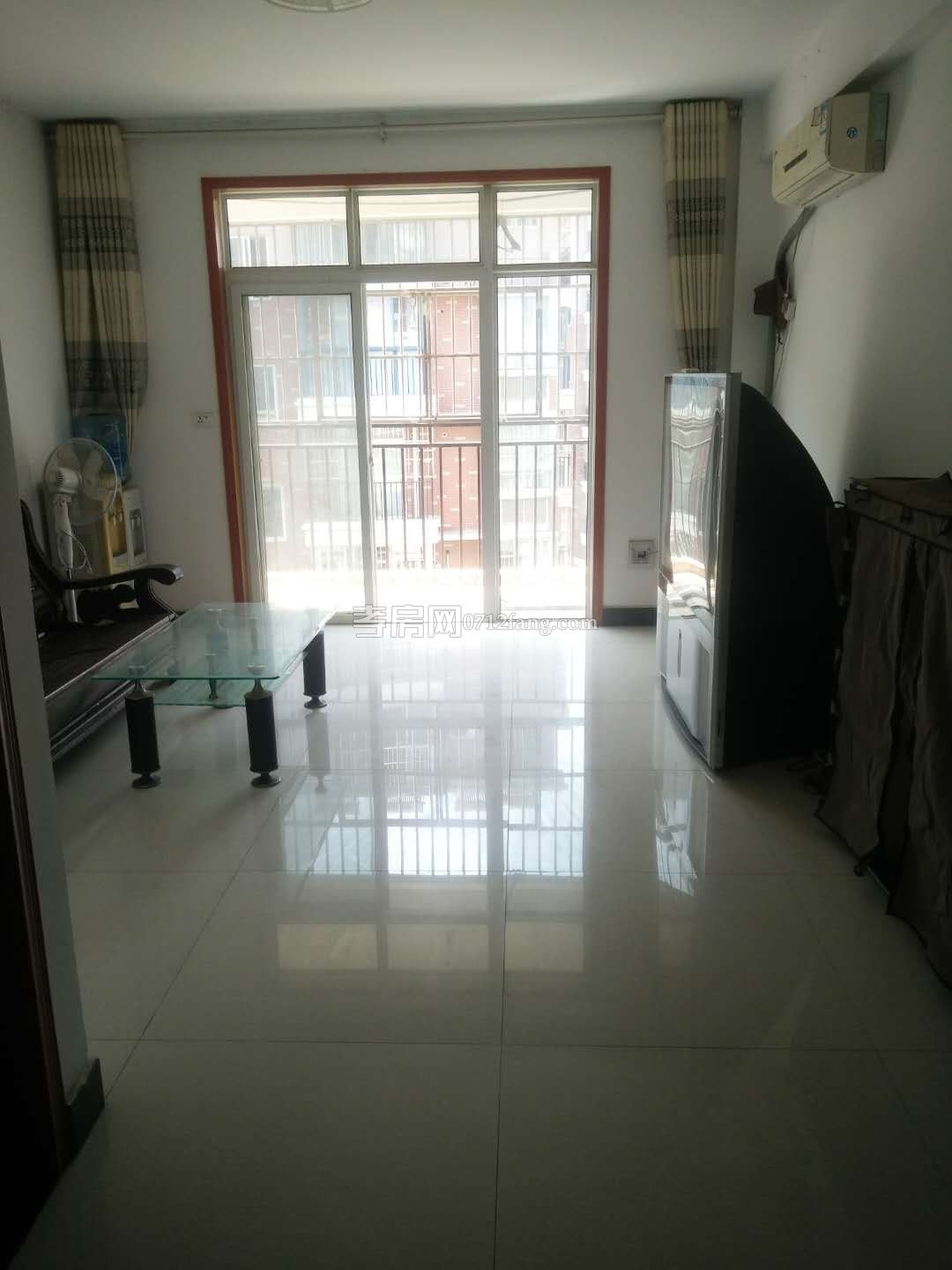 鴻博學(xué)府溫馨2房精裝修陪讀好房出租1800家電器齊全拎包入住