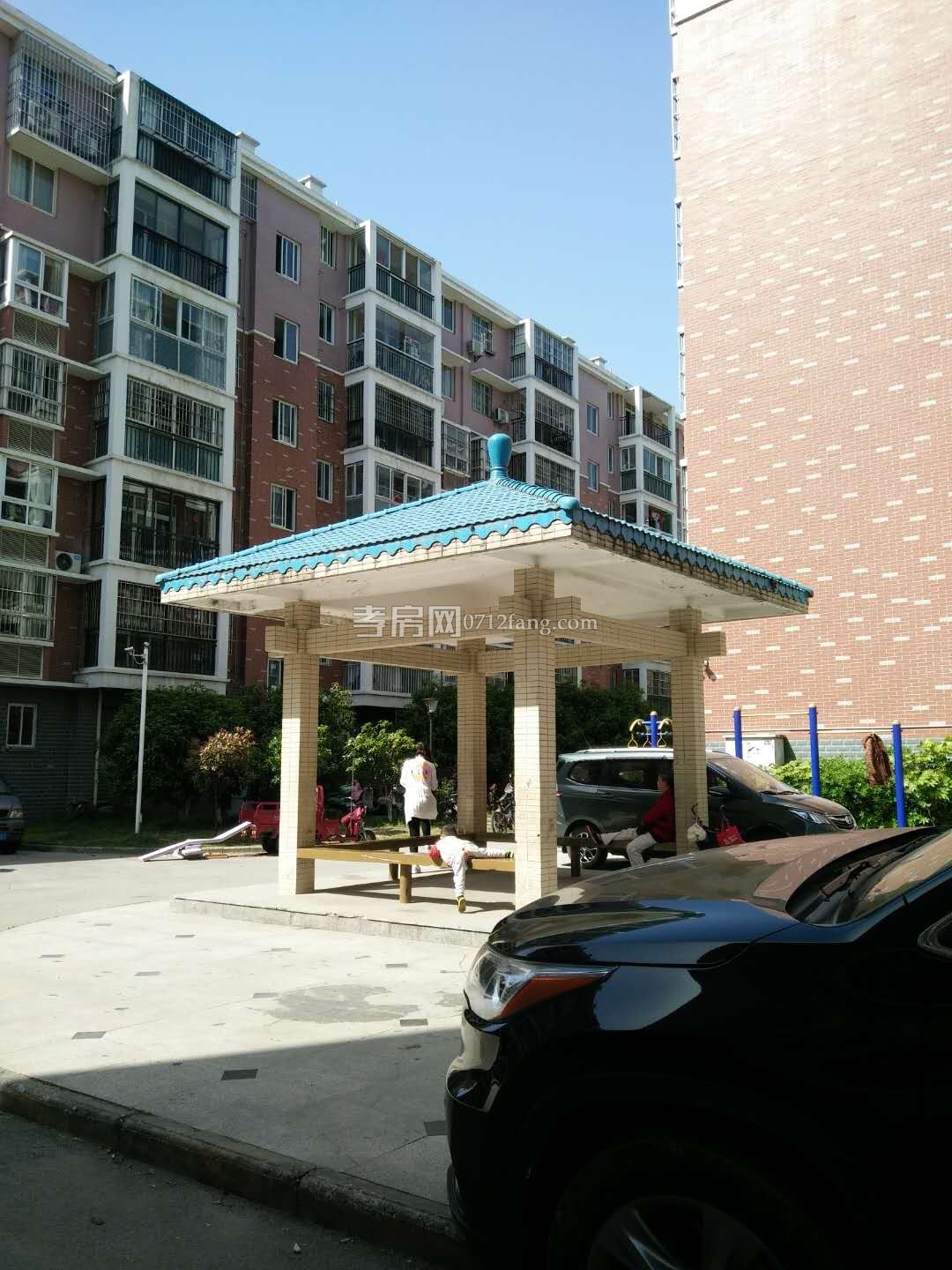 鴻博學(xué)府溫馨2房精裝修陪讀好房出租1800家電器齊全拎包入住