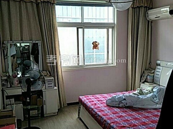 錦繡后湖1室1廳1衛(wèi)，中等裝修拎包入住