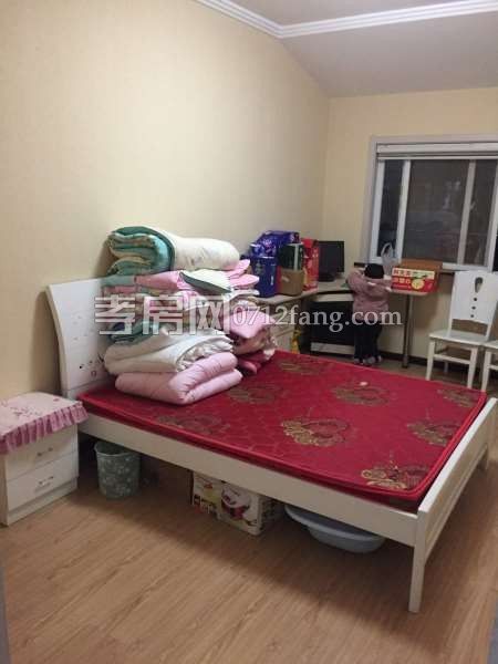 甩賣了！文昌小區(qū)6樓三居室簡(jiǎn)單裝修103平28.8萬(wàn)急售