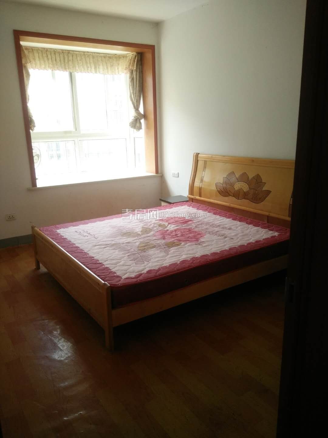 掛口小區(qū)3室2廳1衛(wèi)131㎡簡單裝修2/6樓家具電器一應俱全拎包入住，500元/月