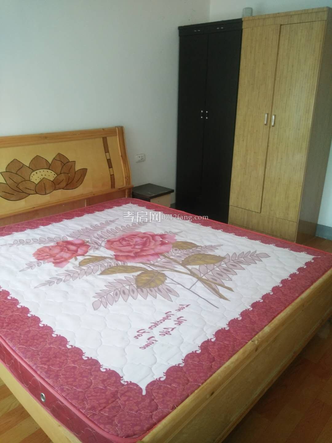 掛口小區(qū)3室2廳1衛(wèi)131㎡簡單裝修2/6樓家具電器一應俱全拎包入住，500元/月