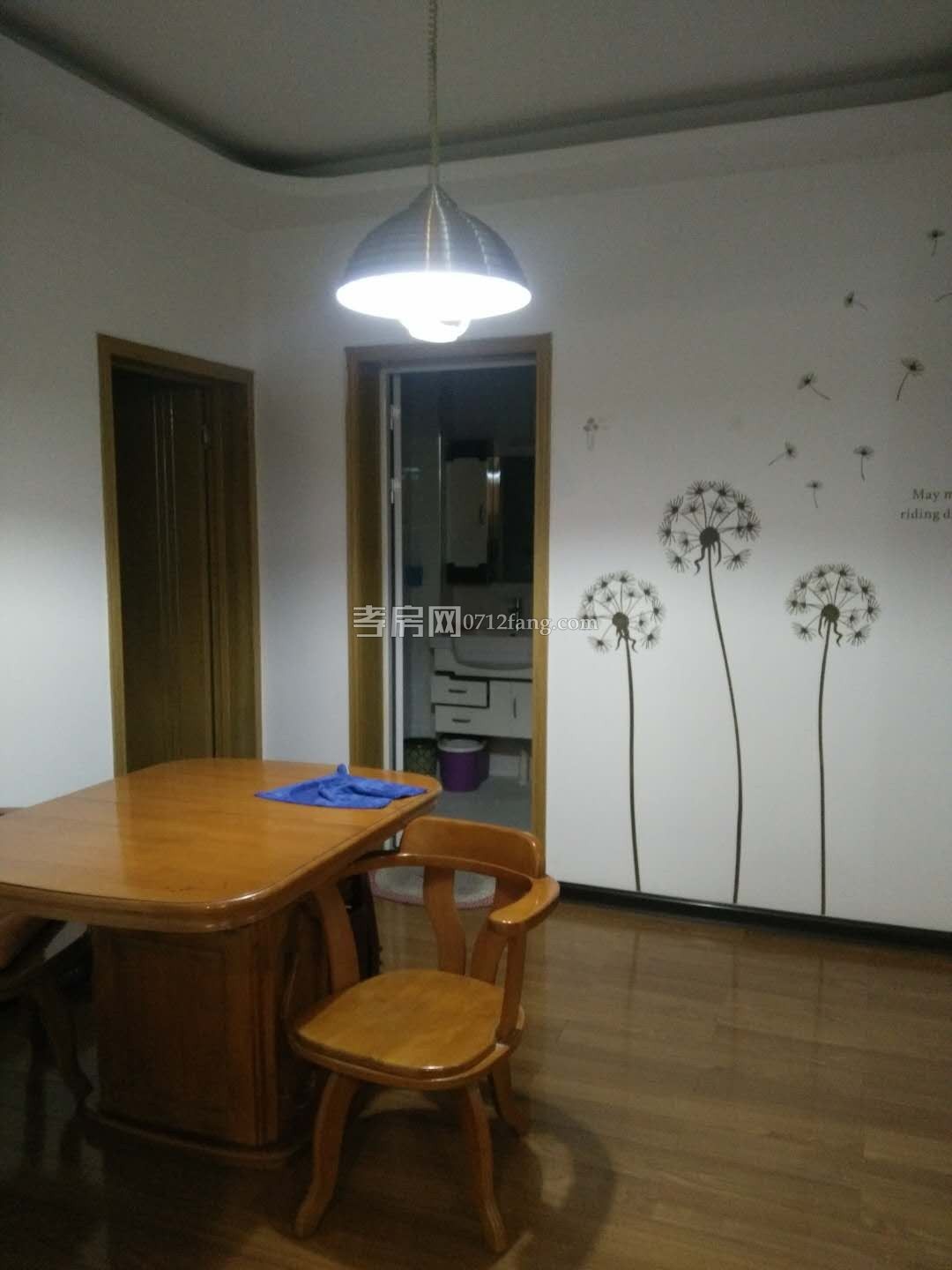 錦繡后湖三室二廳二衛(wèi)，精裝修拎包入住