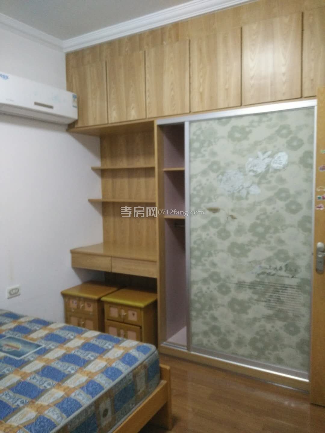 錦繡后湖三室二廳二衛(wèi)，精裝修拎包入住