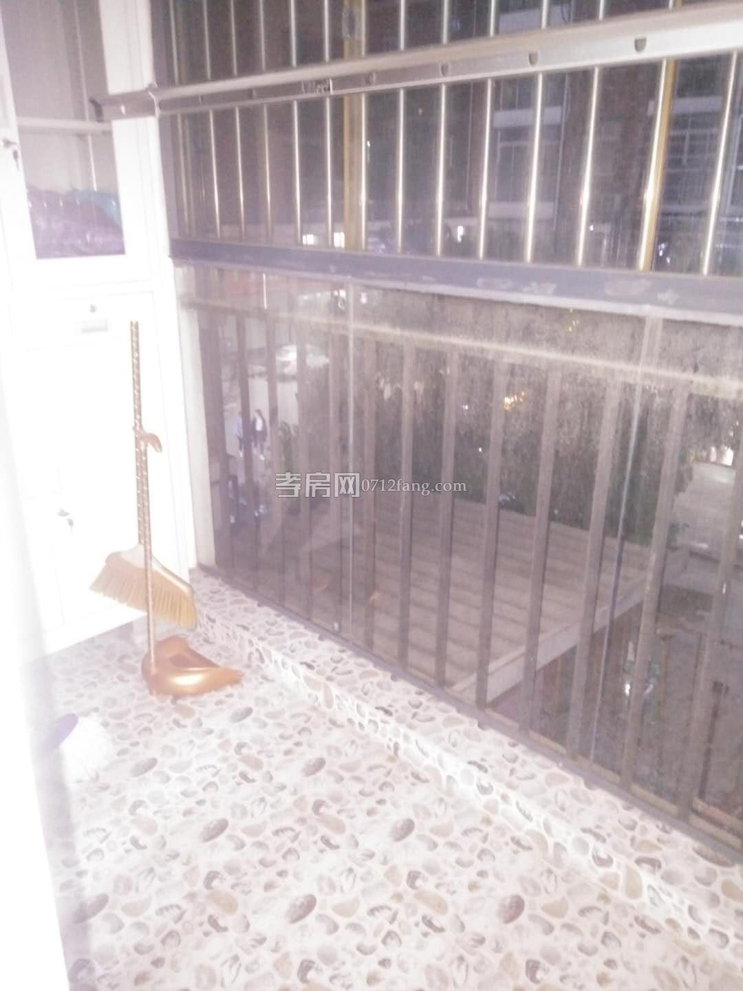 錦繡后湖三室二廳二衛(wèi)，精裝修拎包入住