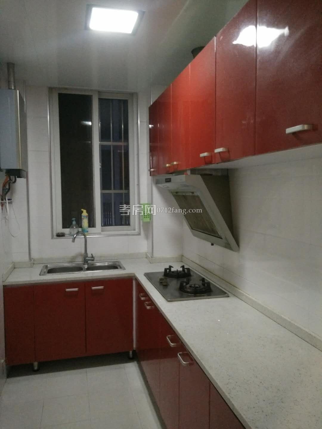 錦繡后湖三室二廳二衛(wèi)，精裝修拎包入住