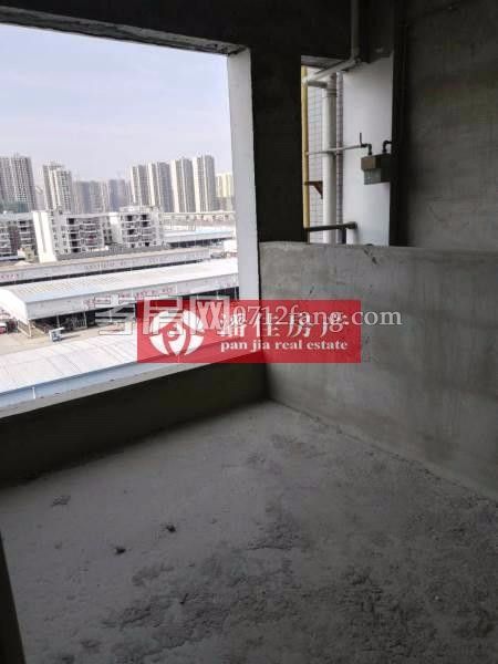 【潘佳房產(chǎn)推薦】送20平景觀房！全天采光！香港城4室2廳2衛(wèi) 80萬(wàn)