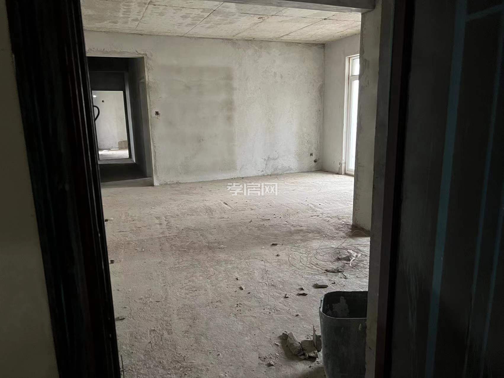 出售城南中心區(qū)15樓118平毛坯房，3室2廳2衛(wèi)2陽(yáng)臺(tái)，視野開(kāi)闊，環(huán)境優(yōu)美