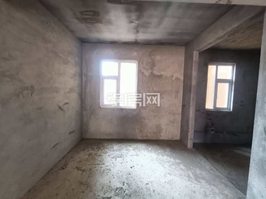 仙女湖路路與107復線交匯處仙女湖公園旁一醫(yī)院萬錦城130平大四房雙陽臺上魯鋪