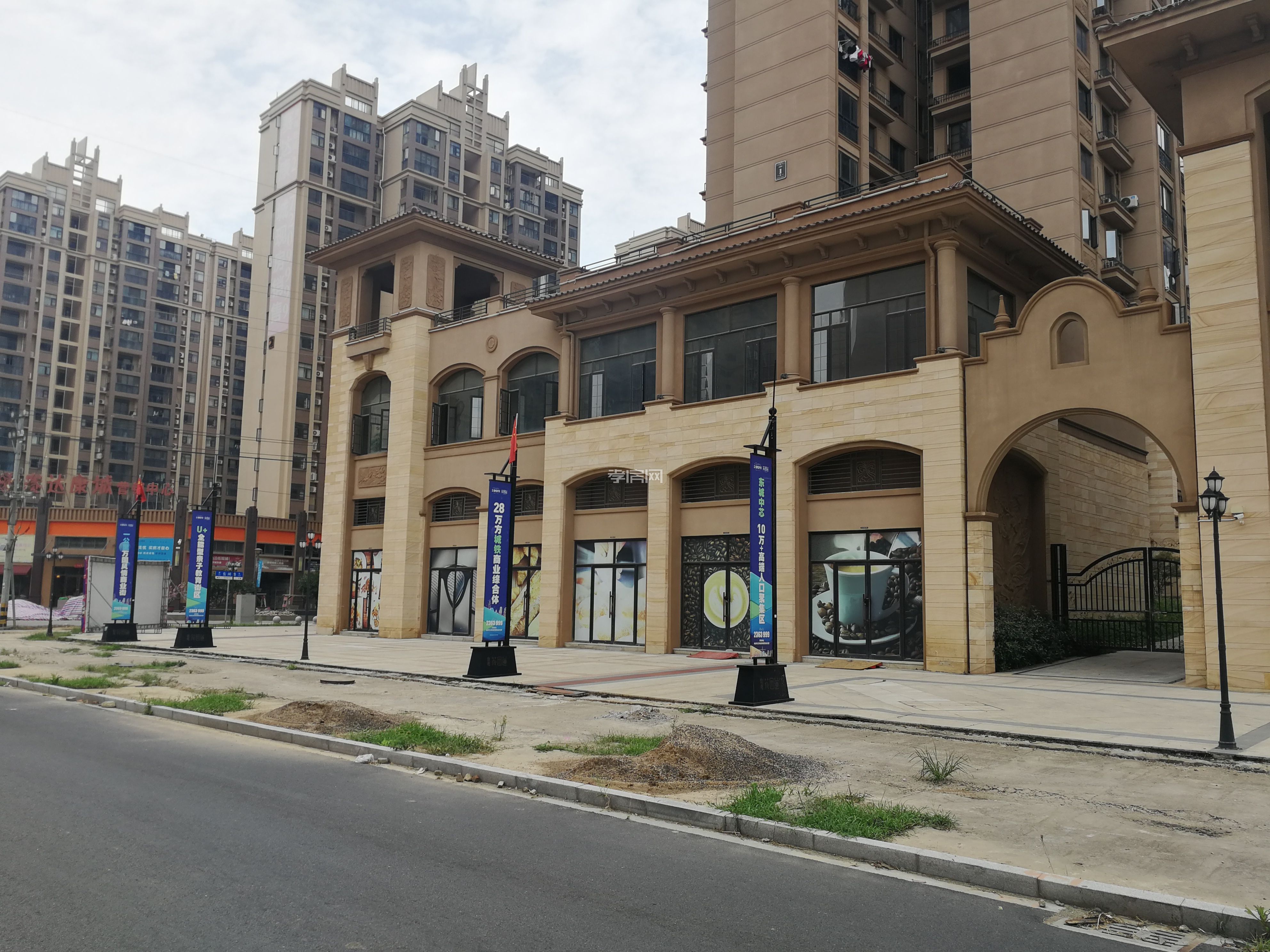 鼎觀世界一期臨街旺鋪，送400平大露臺(tái)，6米挑空