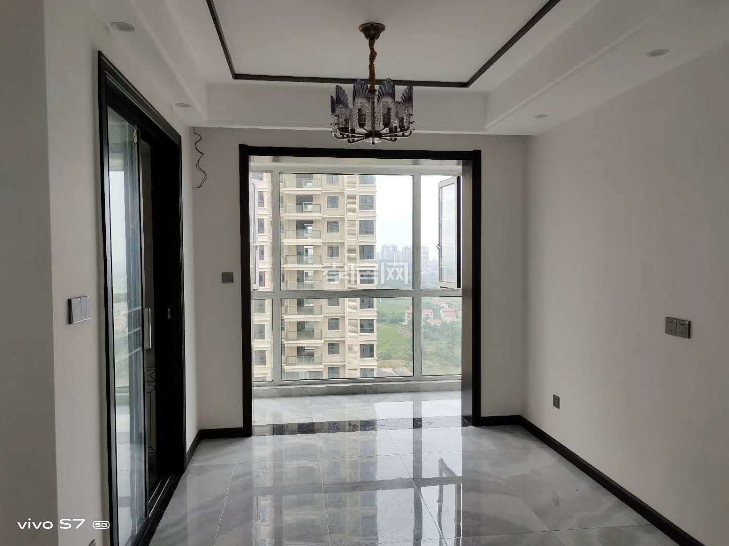 業(yè)主揮淚大甩，鳳凰天仙城精裝修未入住單價5800