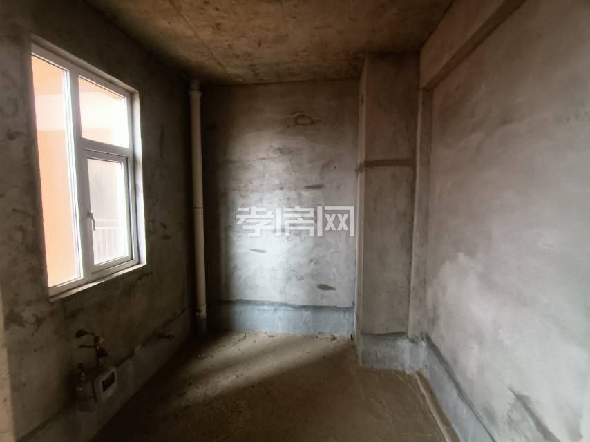 仙女湖路路與107復線交匯處仙女湖公園旁一醫(yī)院萬錦城130平大四房雙陽臺上魯鋪