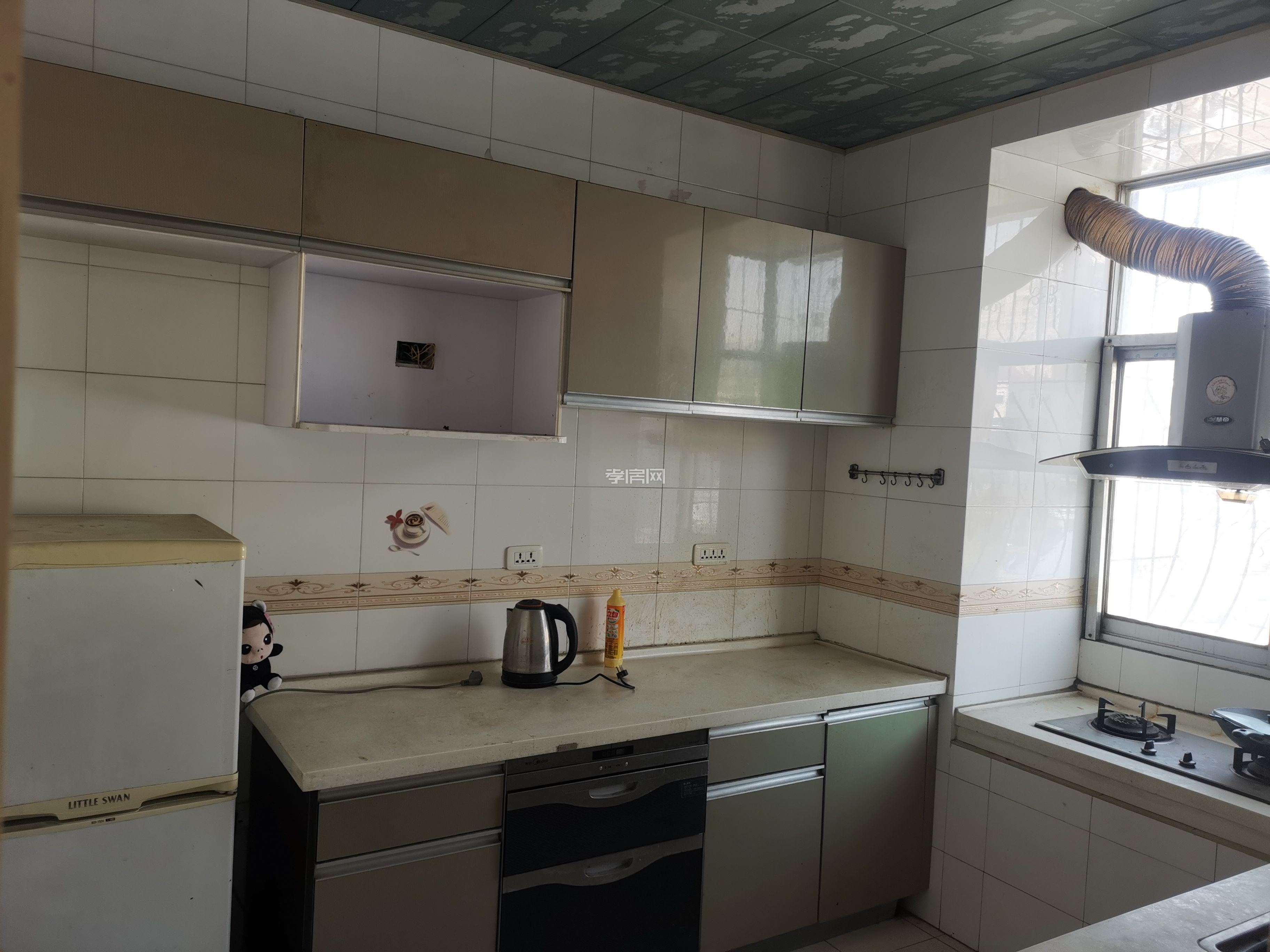 出售長征路體育場對面同昇社區(qū)4室2廳1廚1衛(wèi)152平米