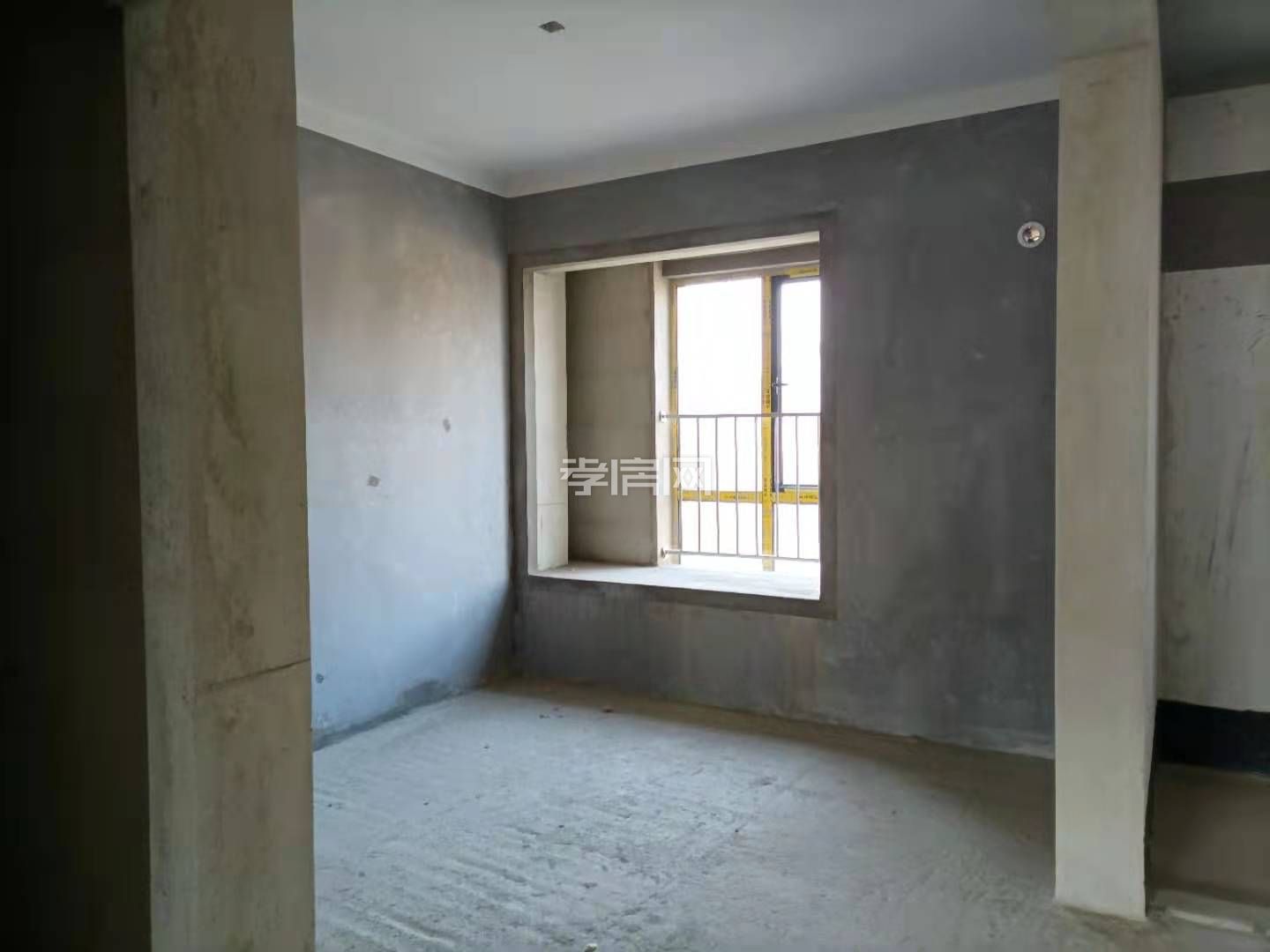 送車位！東城區(qū)中都巴黎城四室毛坯急售！