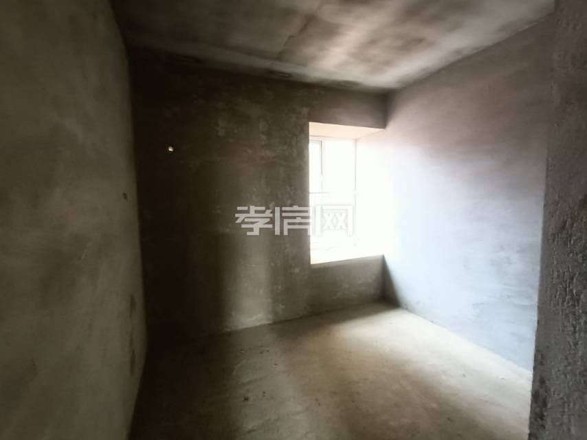 仙女湖路路與107復線交匯處仙女湖公園旁一醫(yī)院萬錦城130平大四房雙陽臺上魯鋪