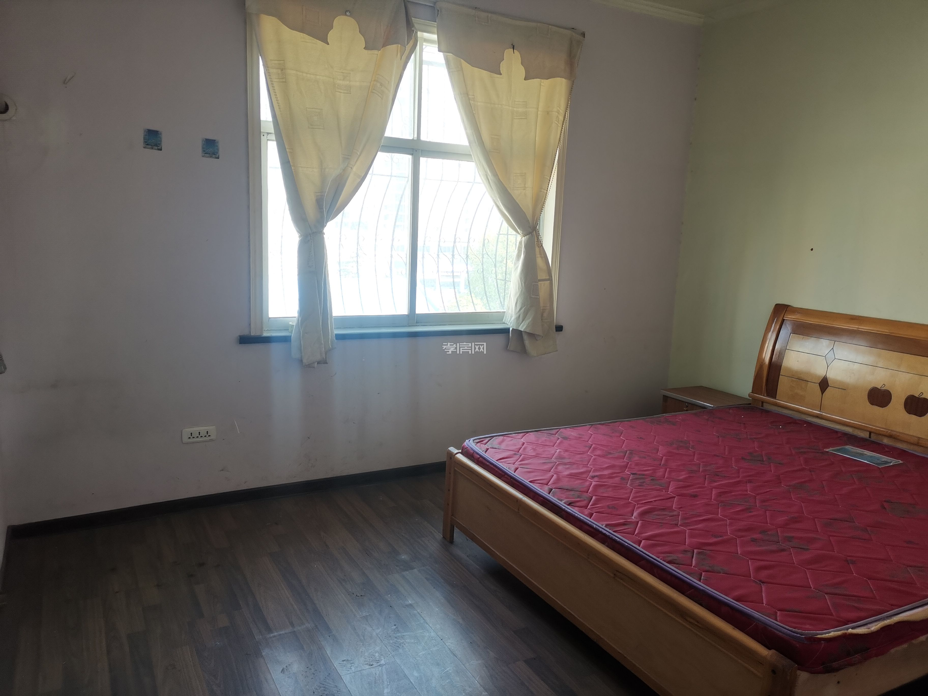 出售長征路體育場對面同昇社區(qū)4室2廳1廚1衛(wèi)152平米